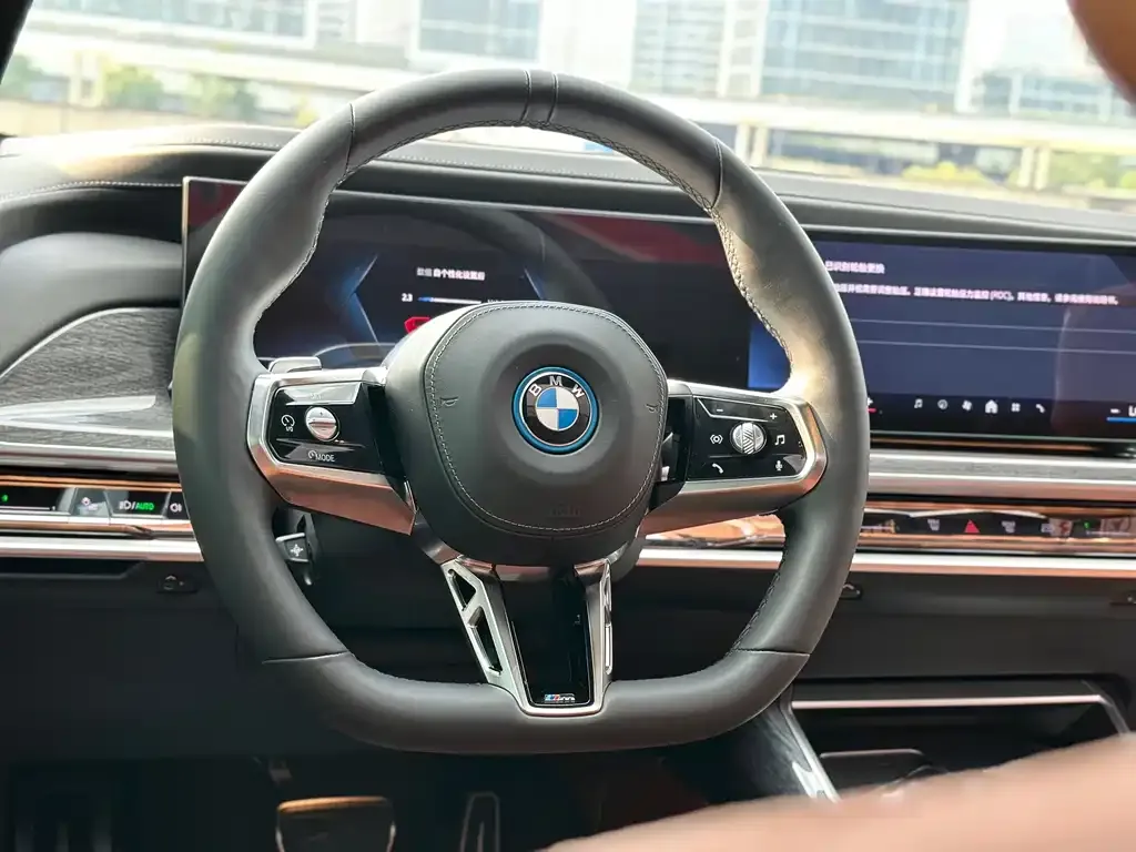 BMW i7 — фото 5