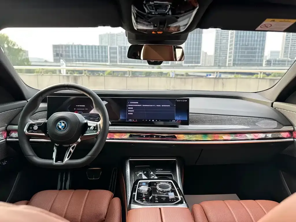 BMW i7 — фото 4