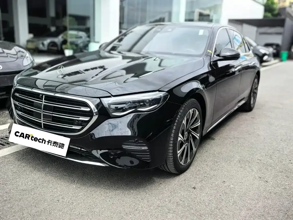 Mercedes-Benz E-Class — фото 1
