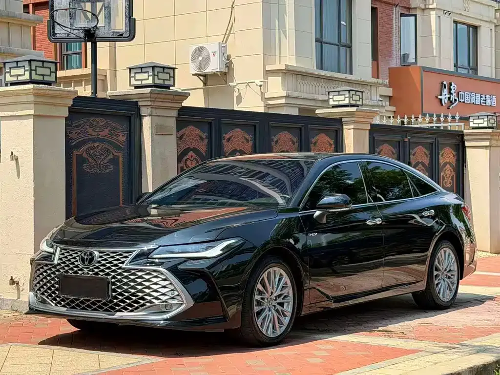 Toyota Avalon — фото 1
