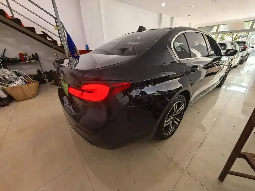 BMW 5 Series — фото 10
