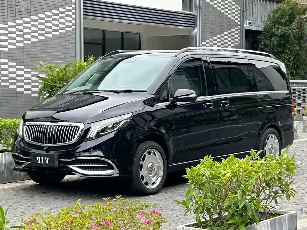 Mercedes-Benz V-Class — фото 1