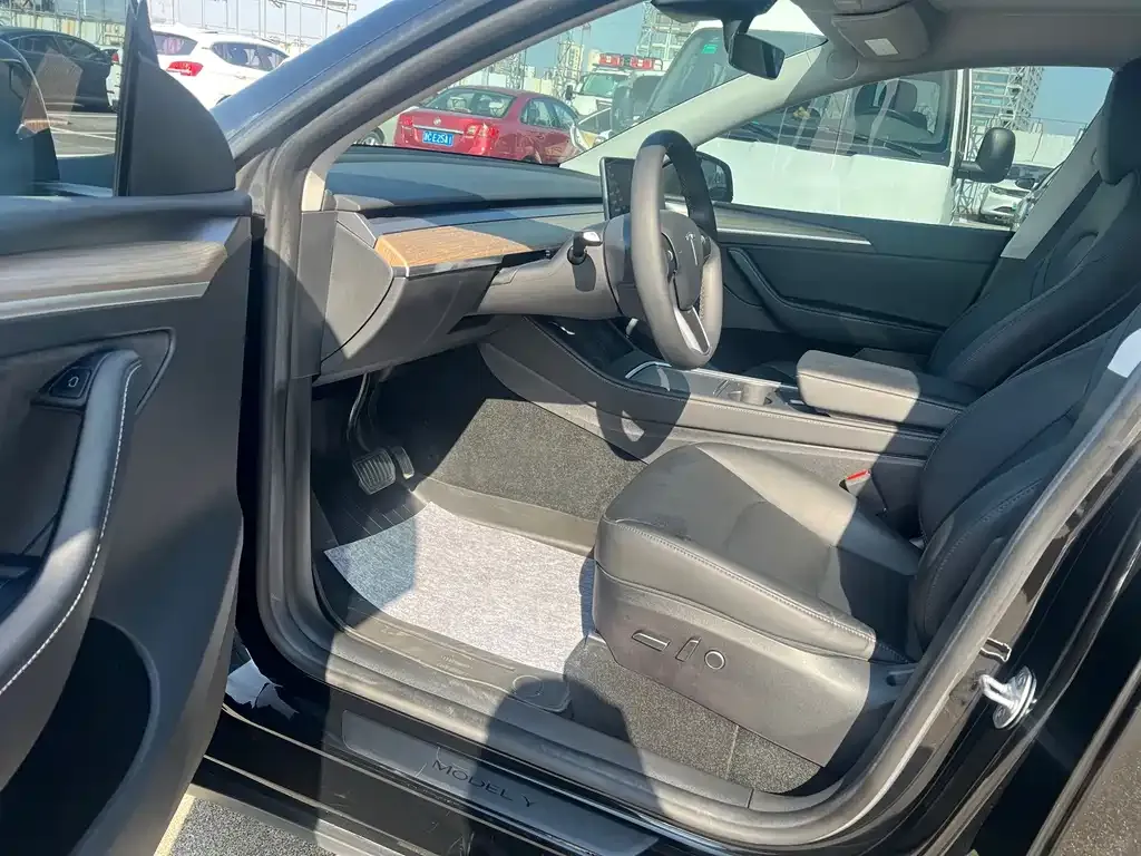 Tesla Model Y — фото 4