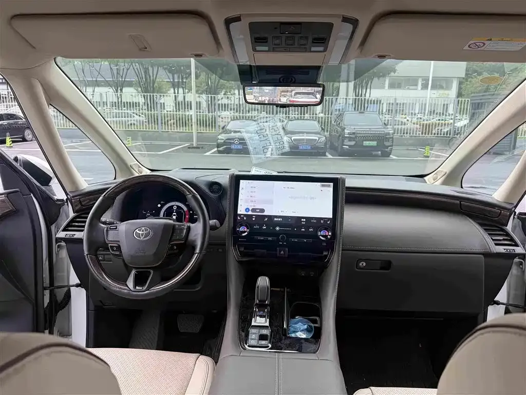 Toyota Alphard — фото 6