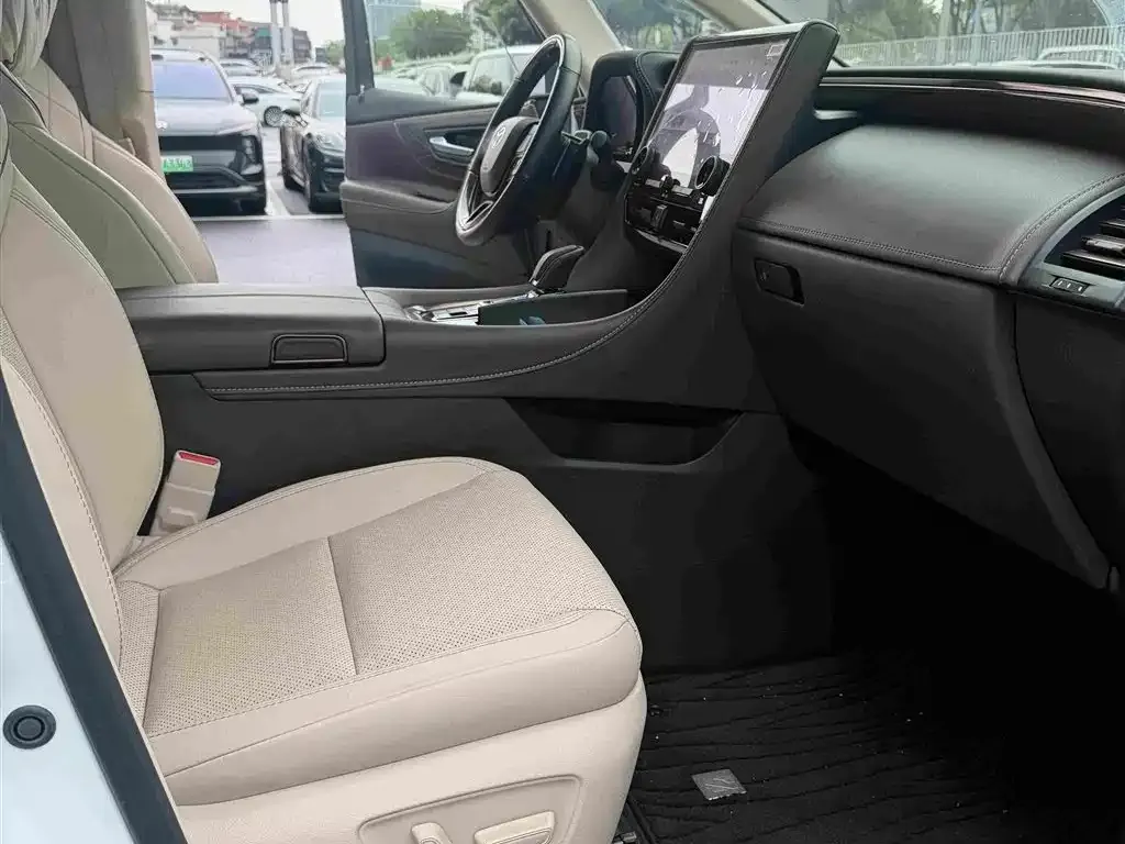 Toyota Alphard — фото 8
