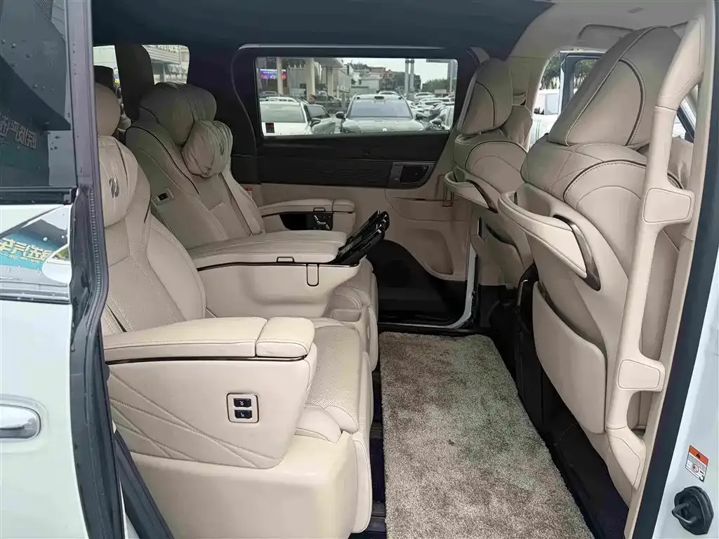 Toyota Alphard — фото 4