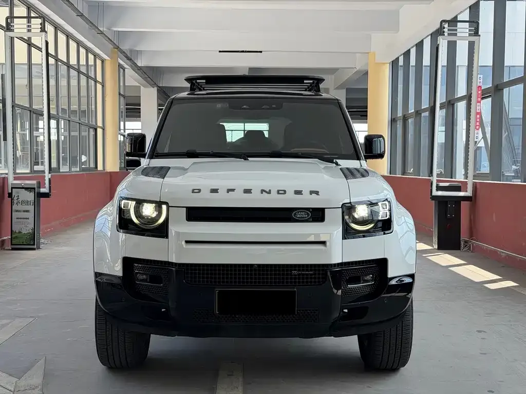 Land Rover Defender — фото 1