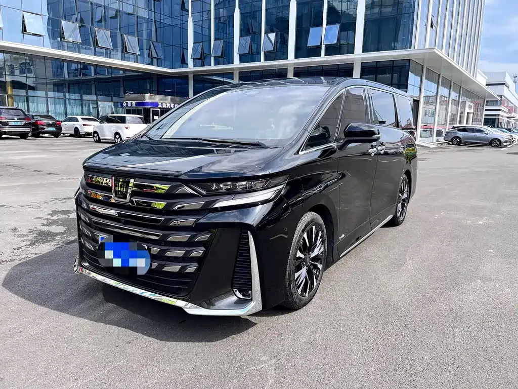 Toyota Vellfire — фото 1