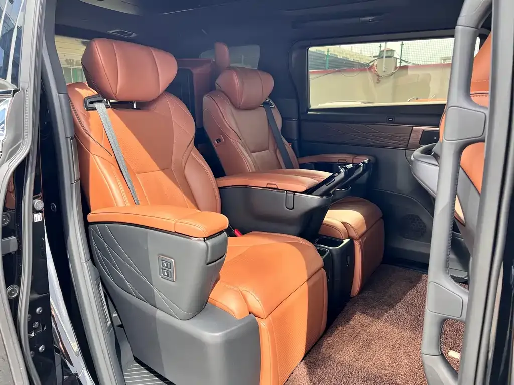 Toyota Vellfire — фото 4
