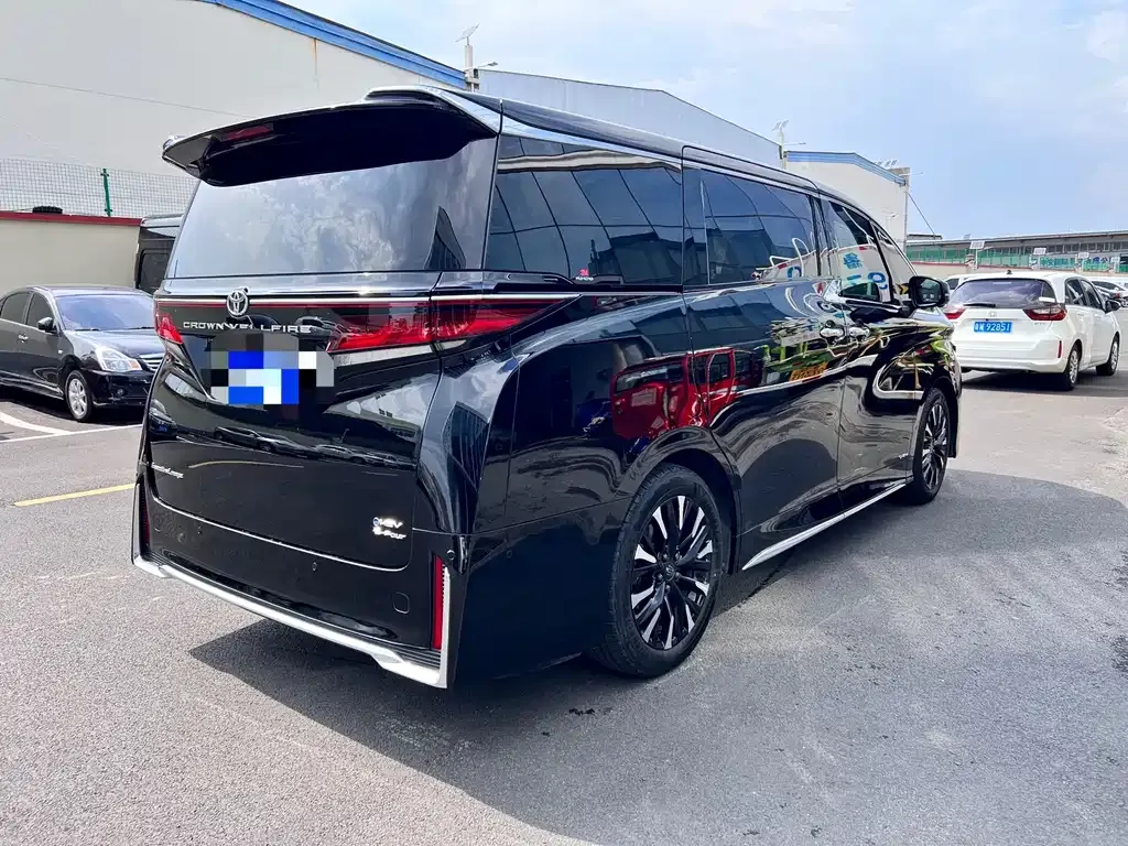 Toyota Vellfire — фото 5