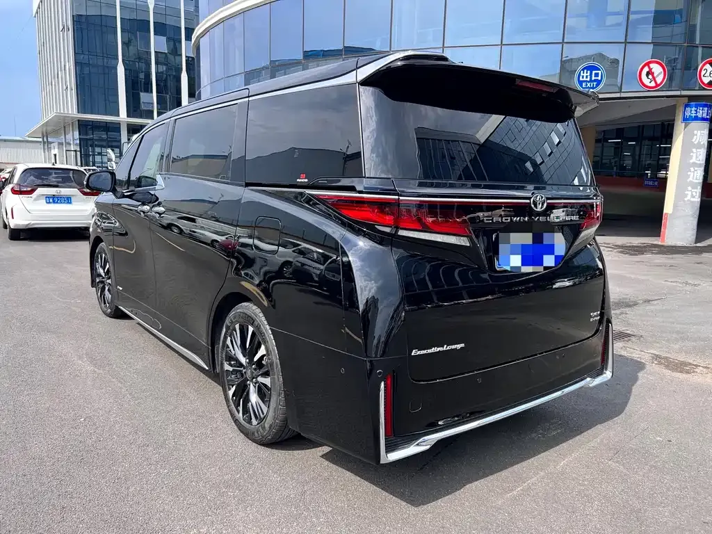 Toyota Vellfire — фото 6