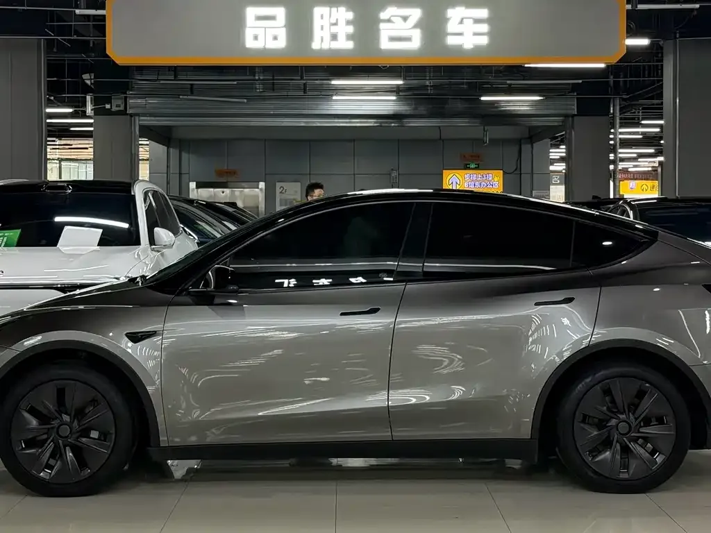 Tesla Model Y — фото 6