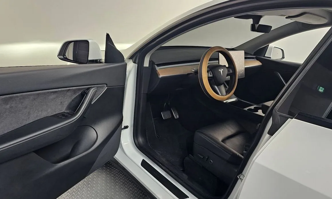 Tesla Model Y — фото 8