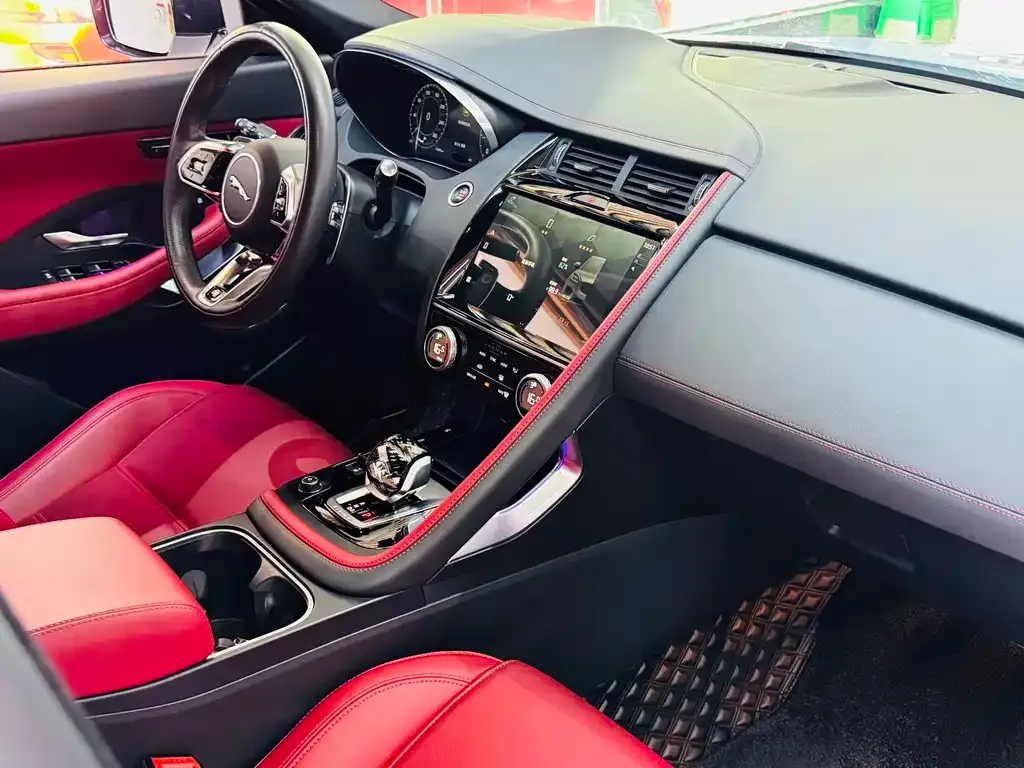 Jaguar E-PACE — фото 4