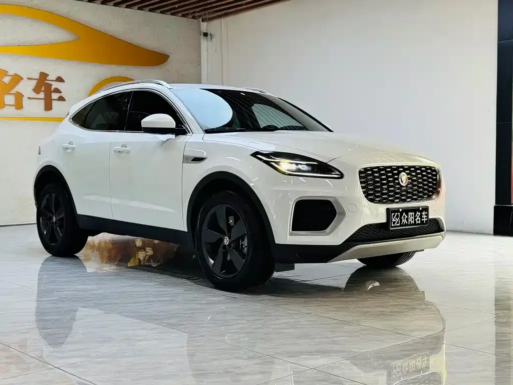Jaguar E-PACE — фото 3