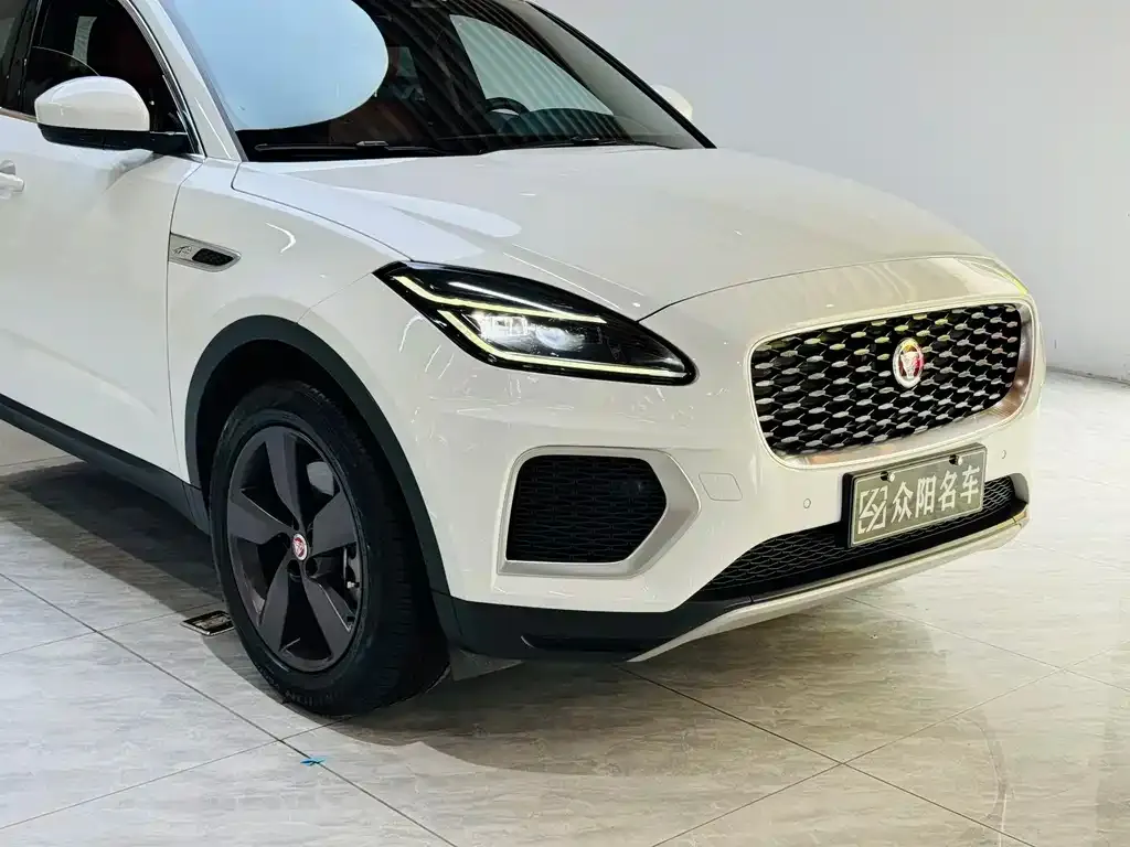 Jaguar E-PACE — фото 6
