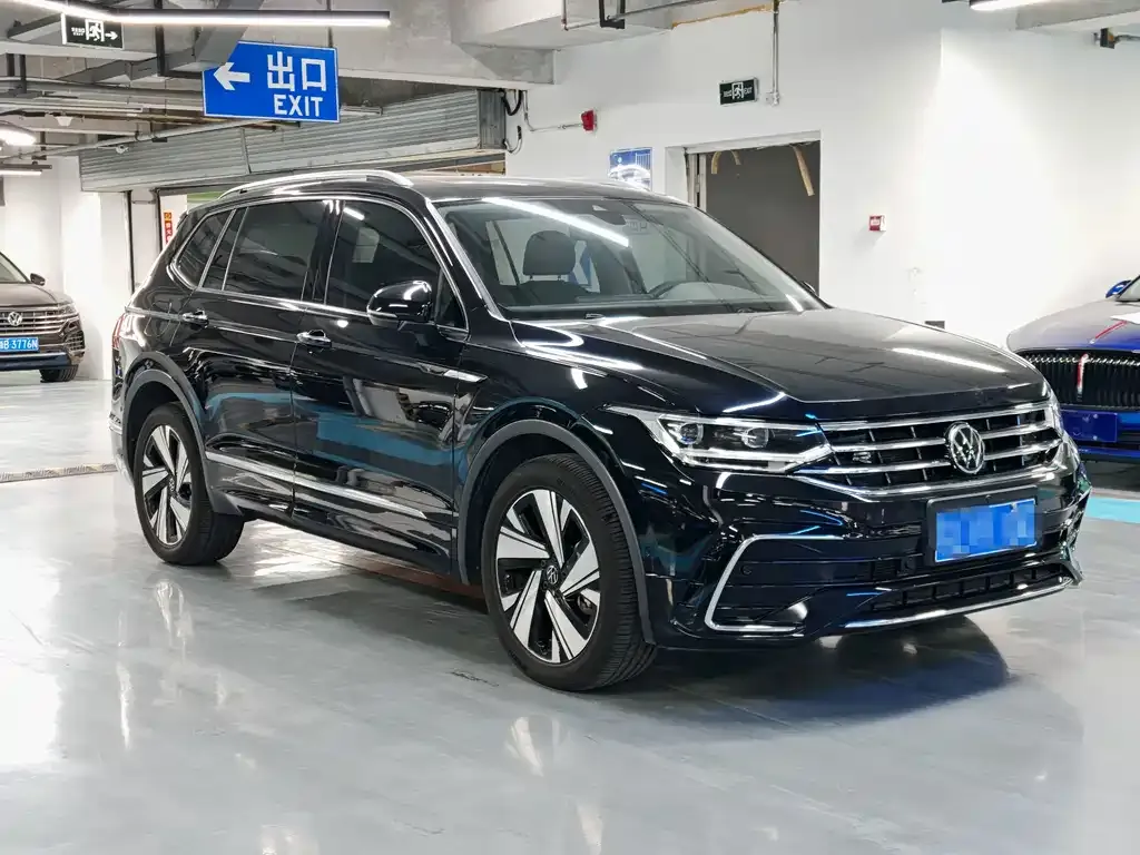 Volkswagen Tiguan L — фото 2