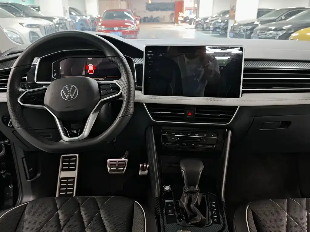 Volkswagen Tiguan L — фото 6