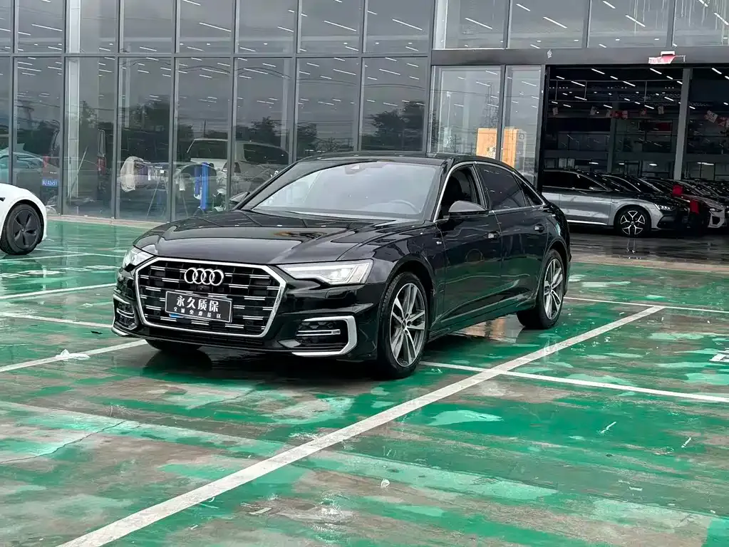Audi A6L — фото 1