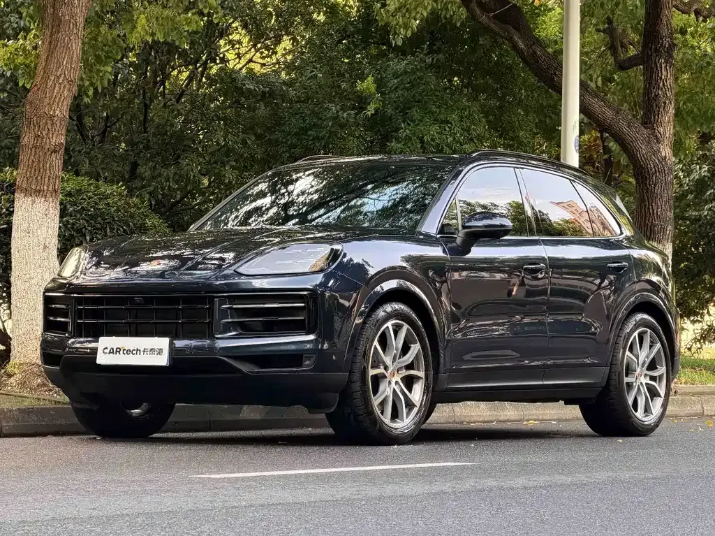 Porsche Cayenne — фото 1