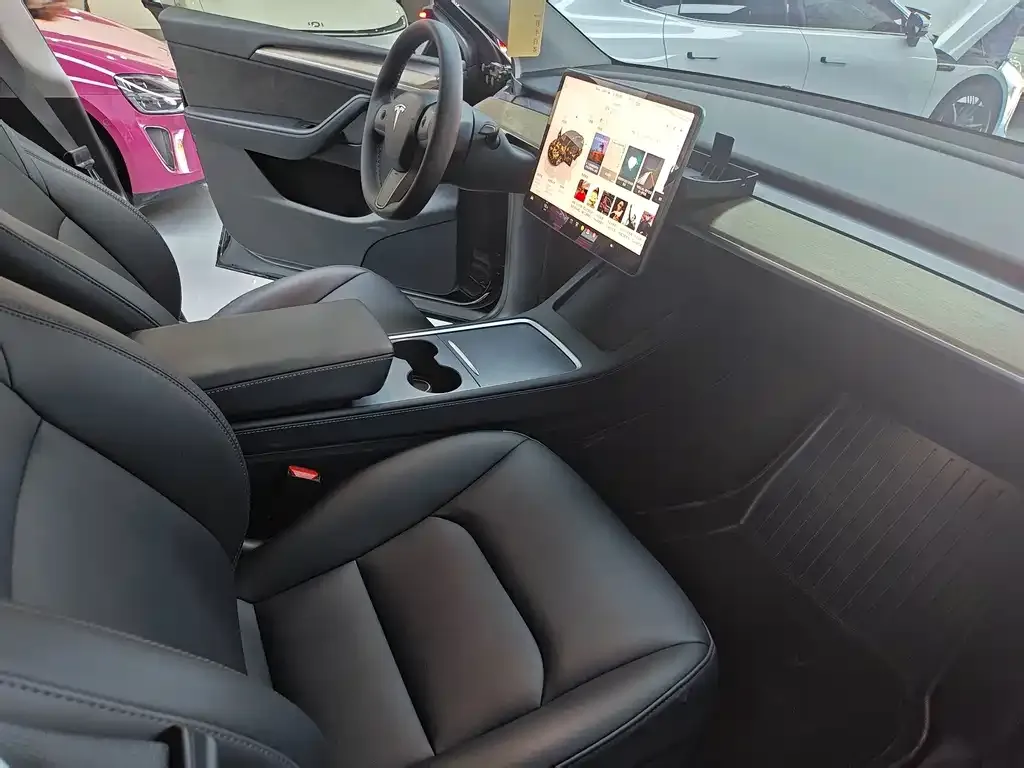 Tesla Model Y — фото 4