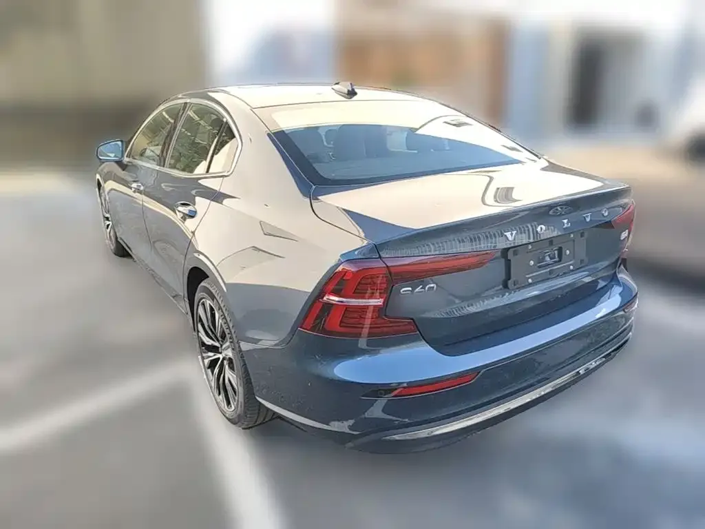 Volvo S60 — фото 9