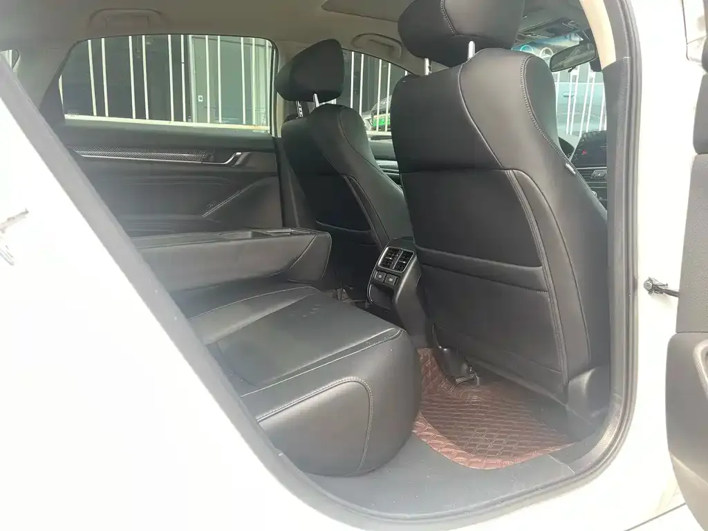 Honda Accord — фото 10
