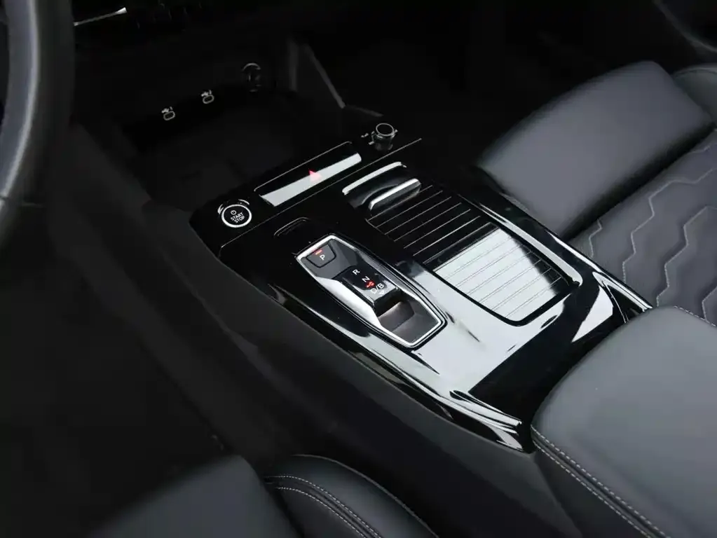 Audi Q6L e-tron — фото 8