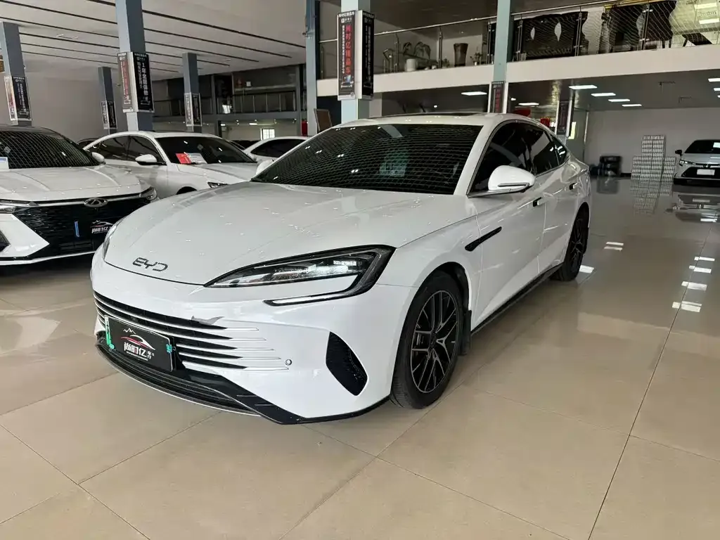 BYD Seal — фото 1