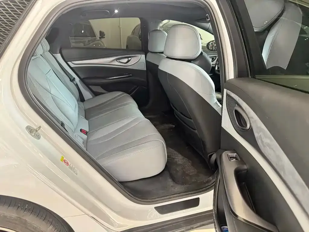 BYD Seal — фото 10