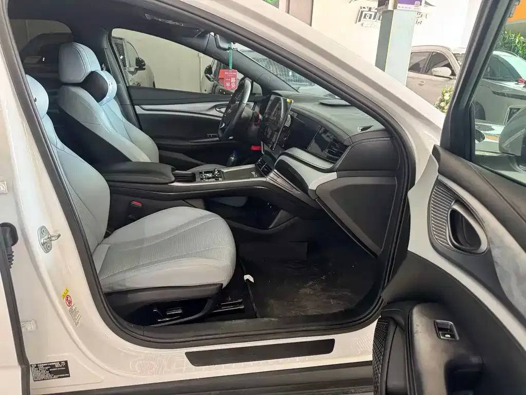 BYD Seal — фото 2