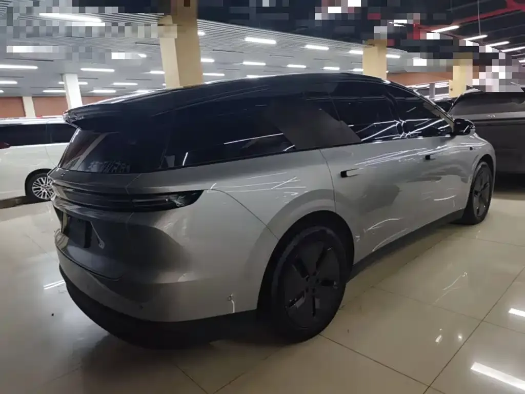 Li Auto i8 — фото 9
