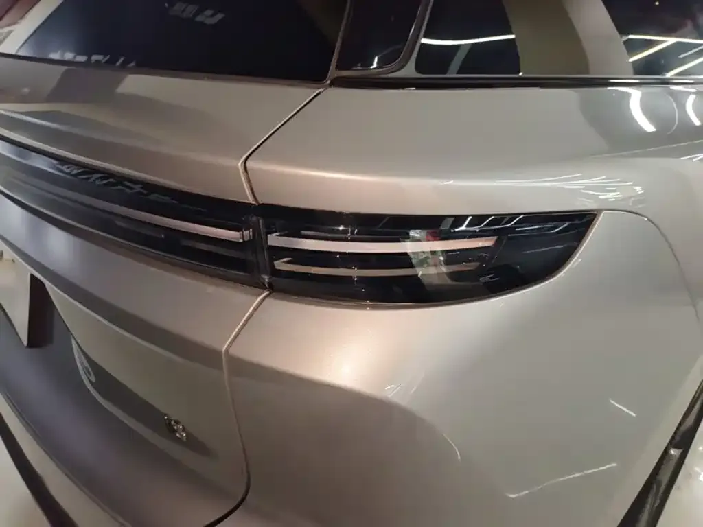 Li Auto i8 — фото 10