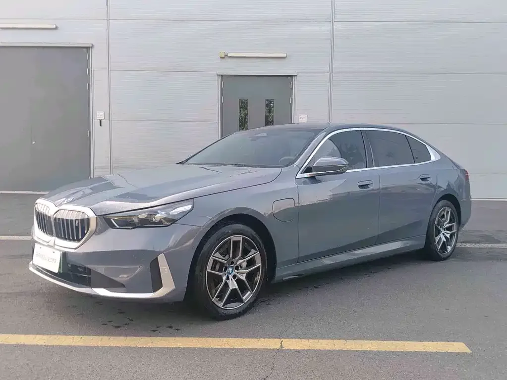 BMW i5 — фото 1