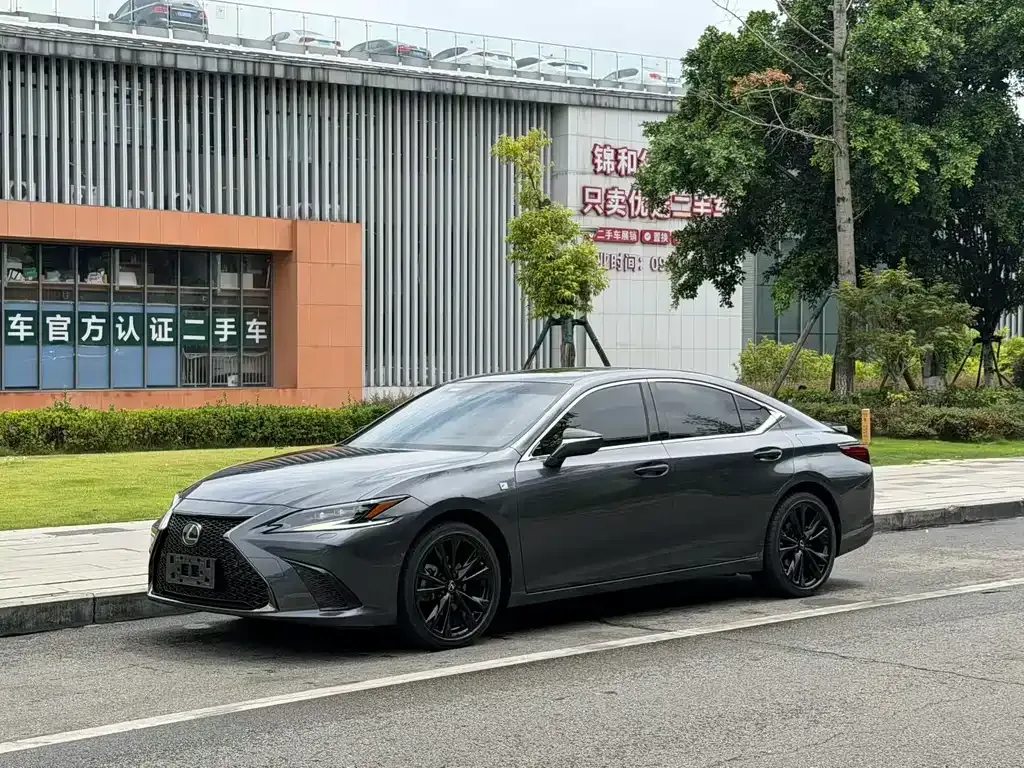 Lexus ES — фото 1