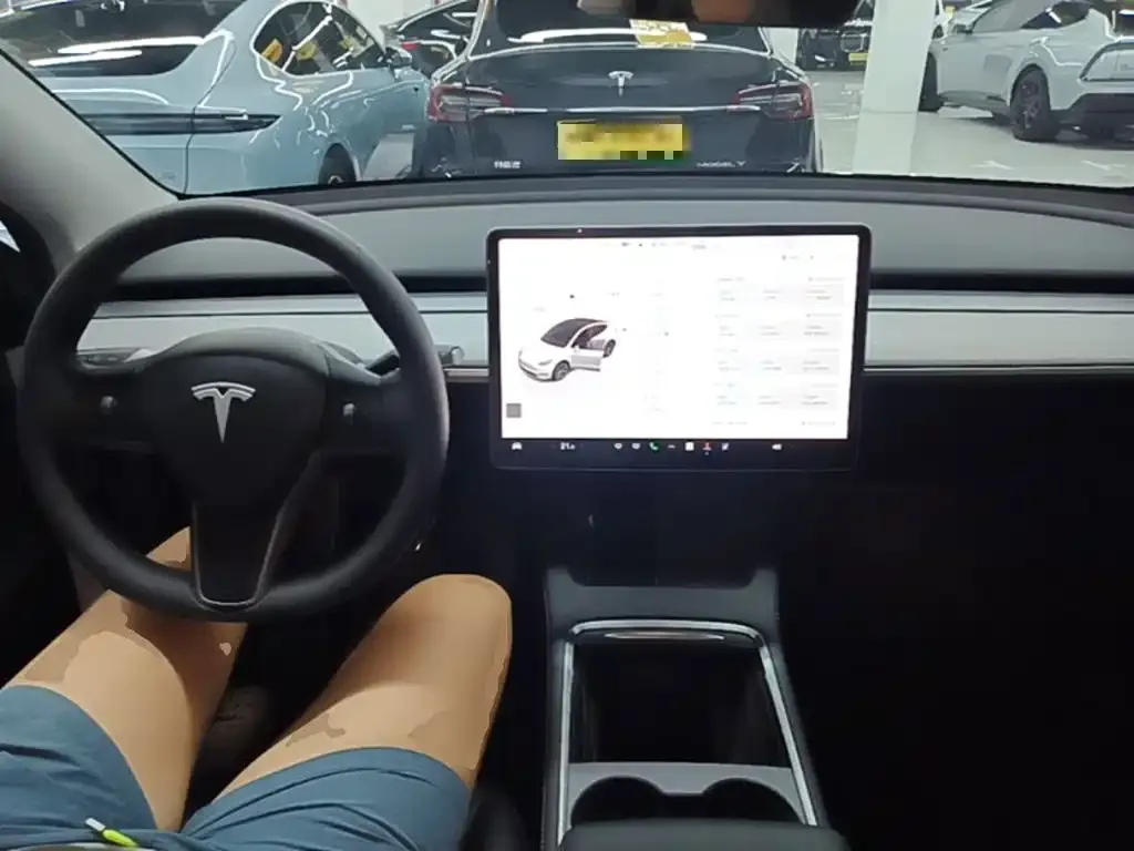 Tesla Model Y — фото 5