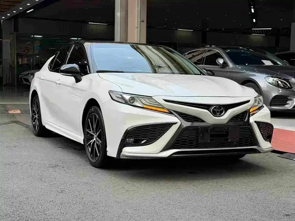 Toyota Camry — фото 10
