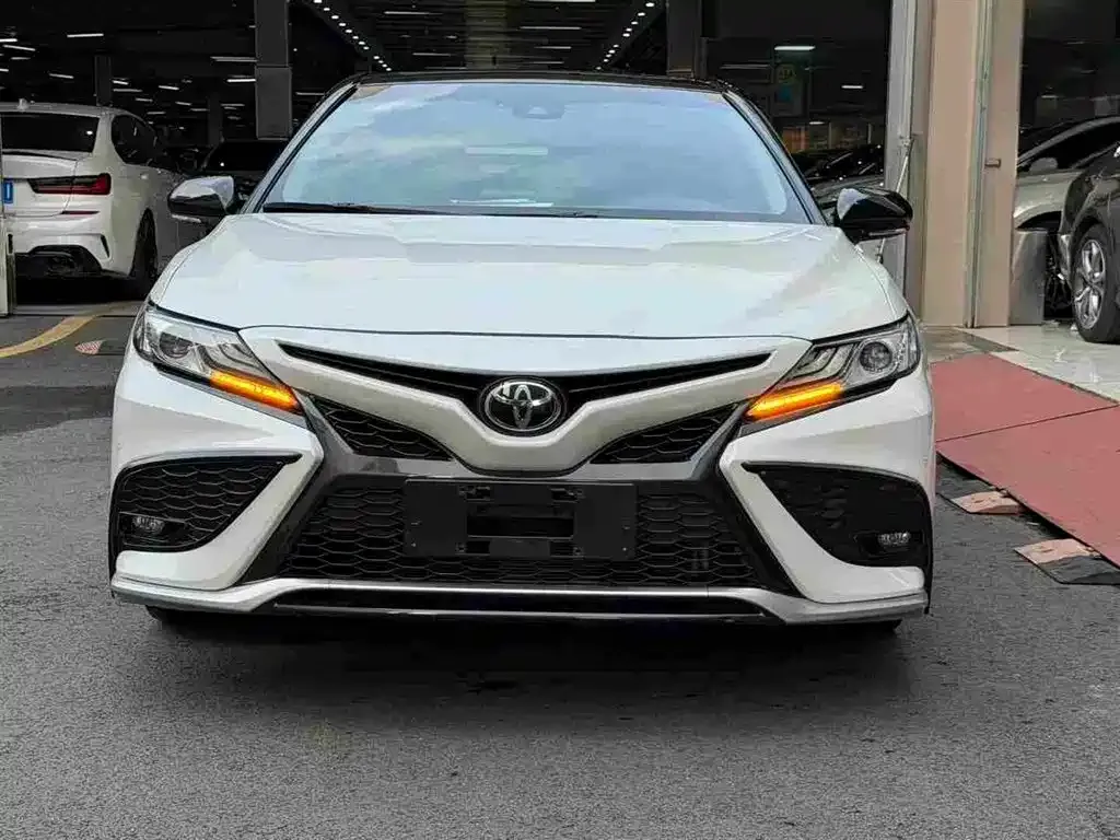 Toyota Camry — фото 8