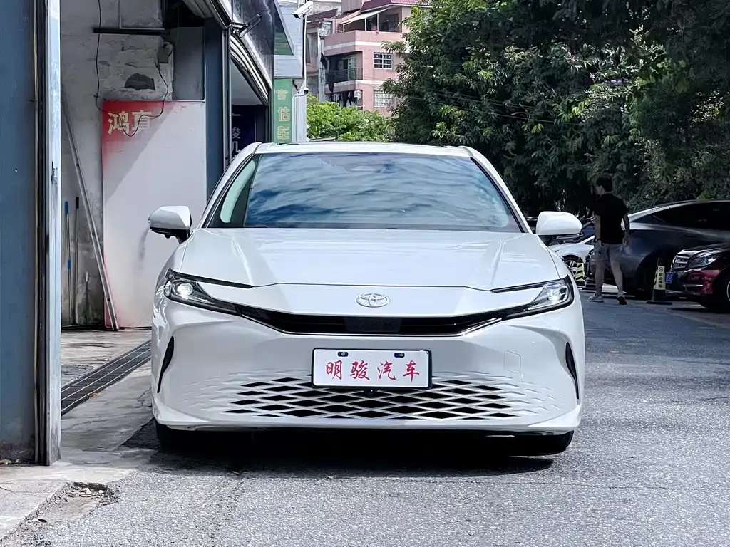 Toyota Camry — фото 7