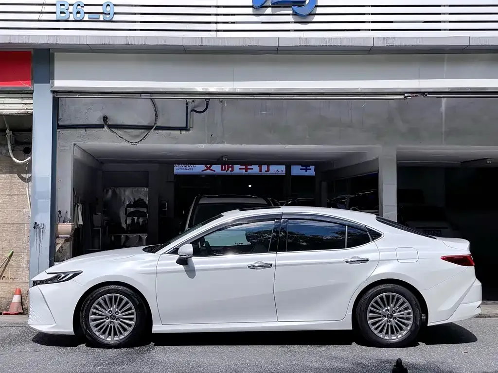 Toyota Camry — фото 10