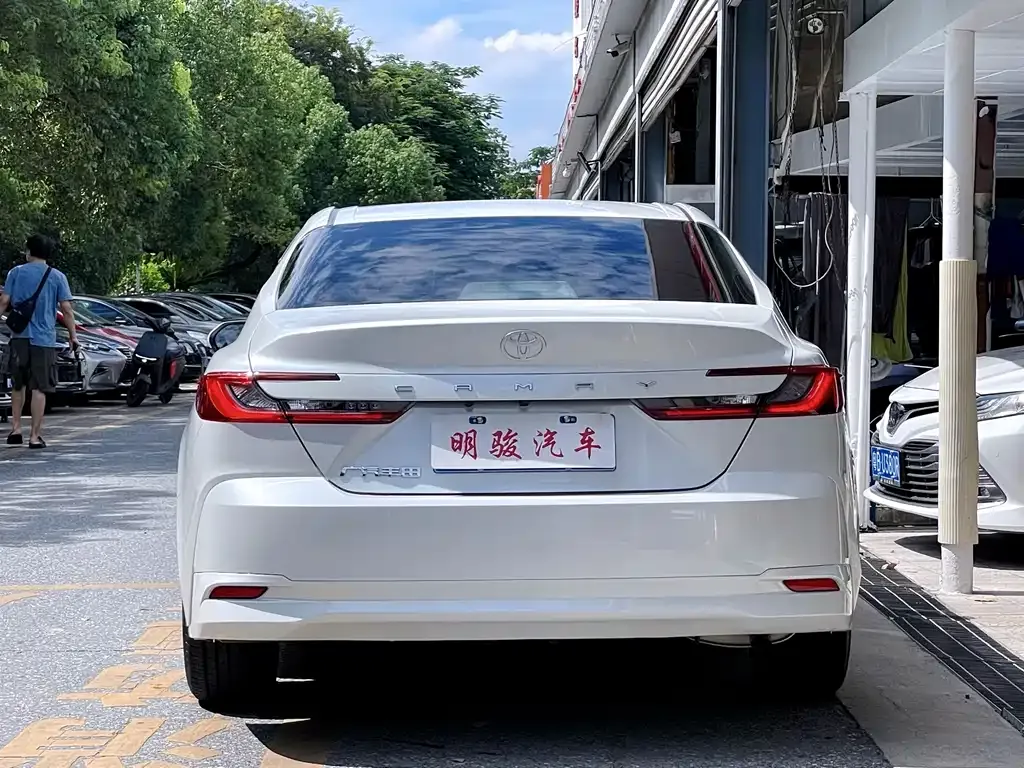 Toyota Camry — фото 6