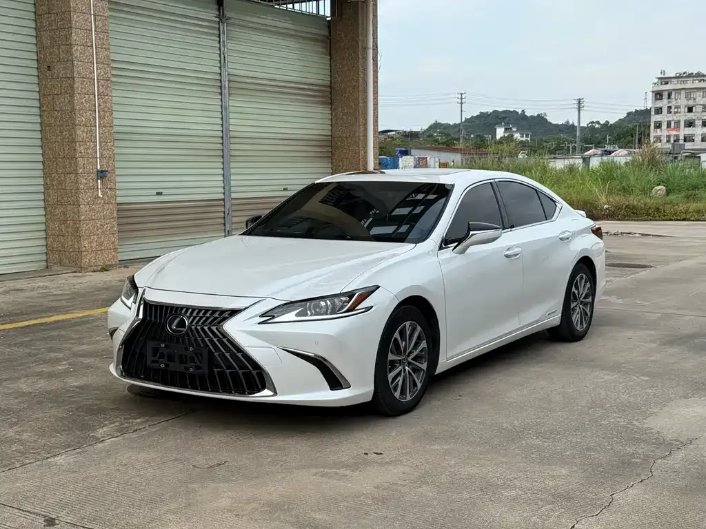 Lexus ES — фото 1