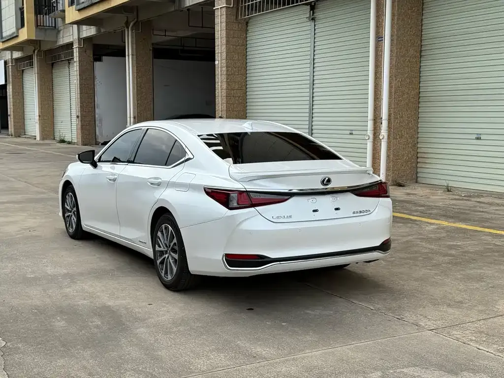 Lexus ES — фото 10