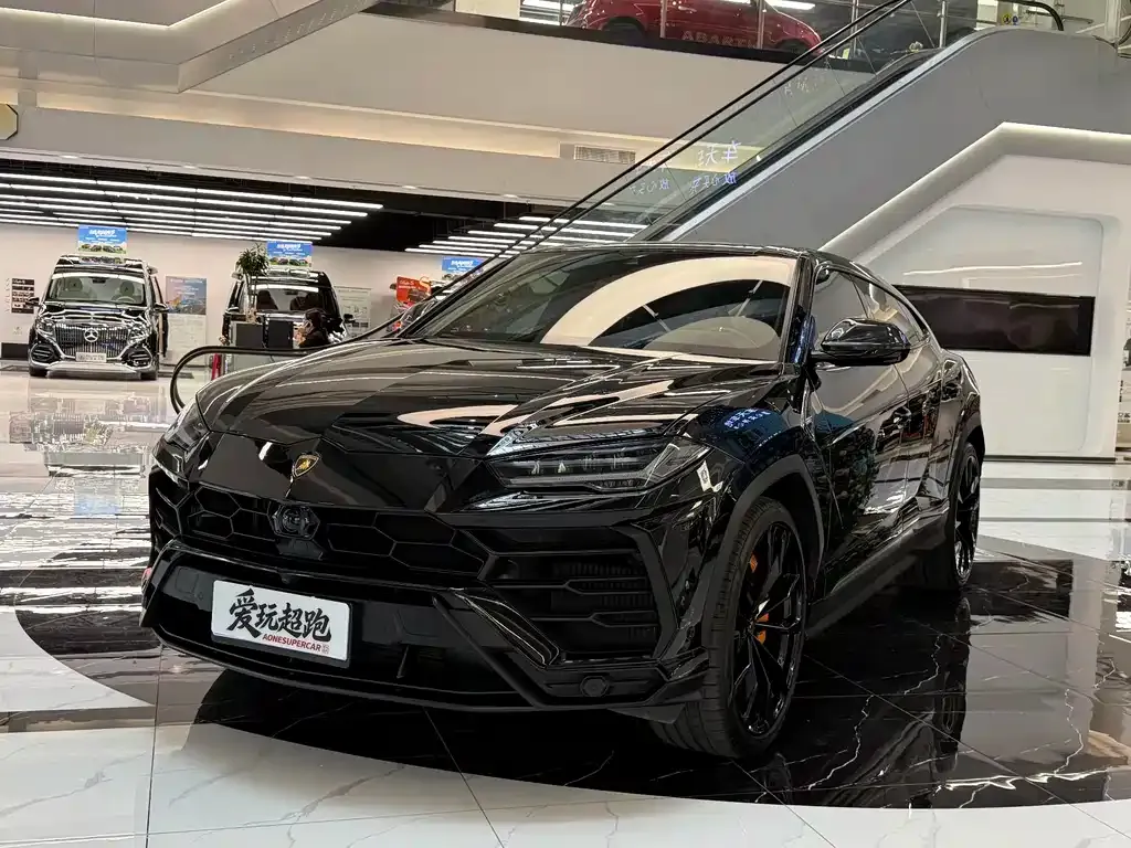 Lamborghini Urus — фото 1
