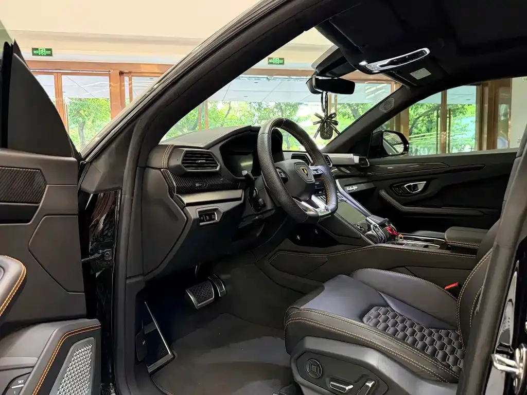 Lamborghini Urus — фото 6