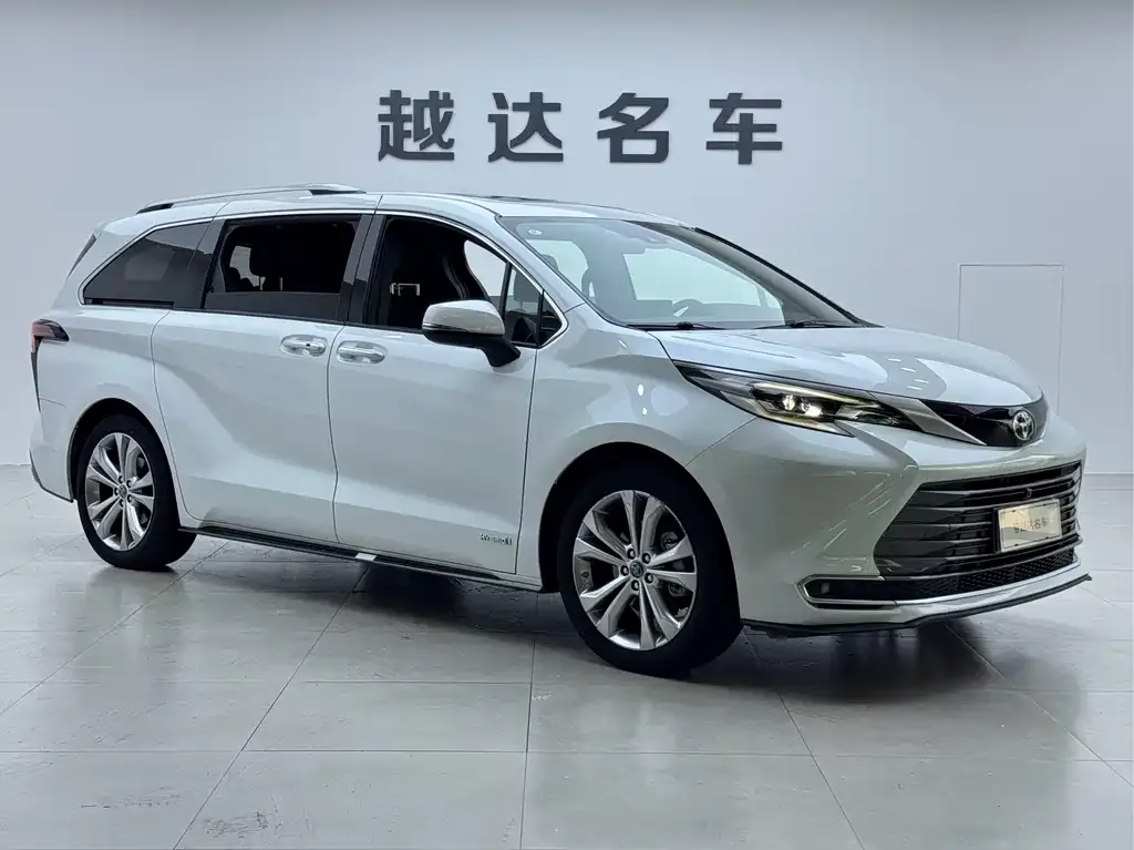 Toyota Sienna — фото 3