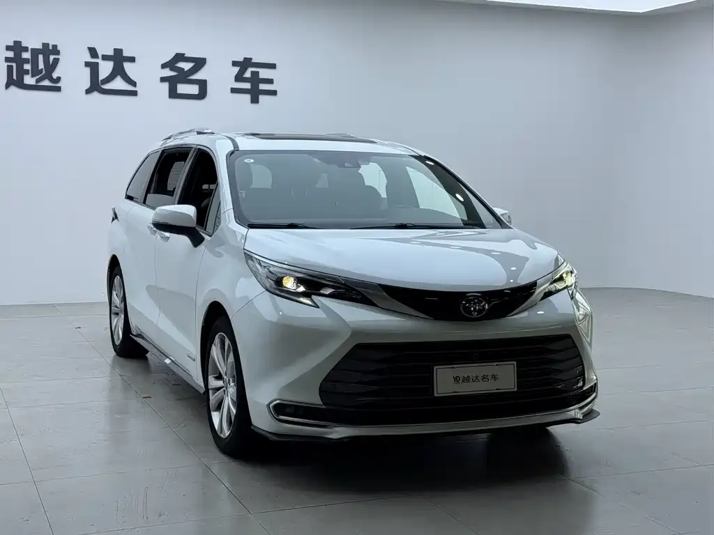 Toyota Sienna — фото 4