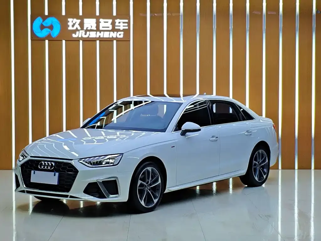 Audi A4L — фото 1
