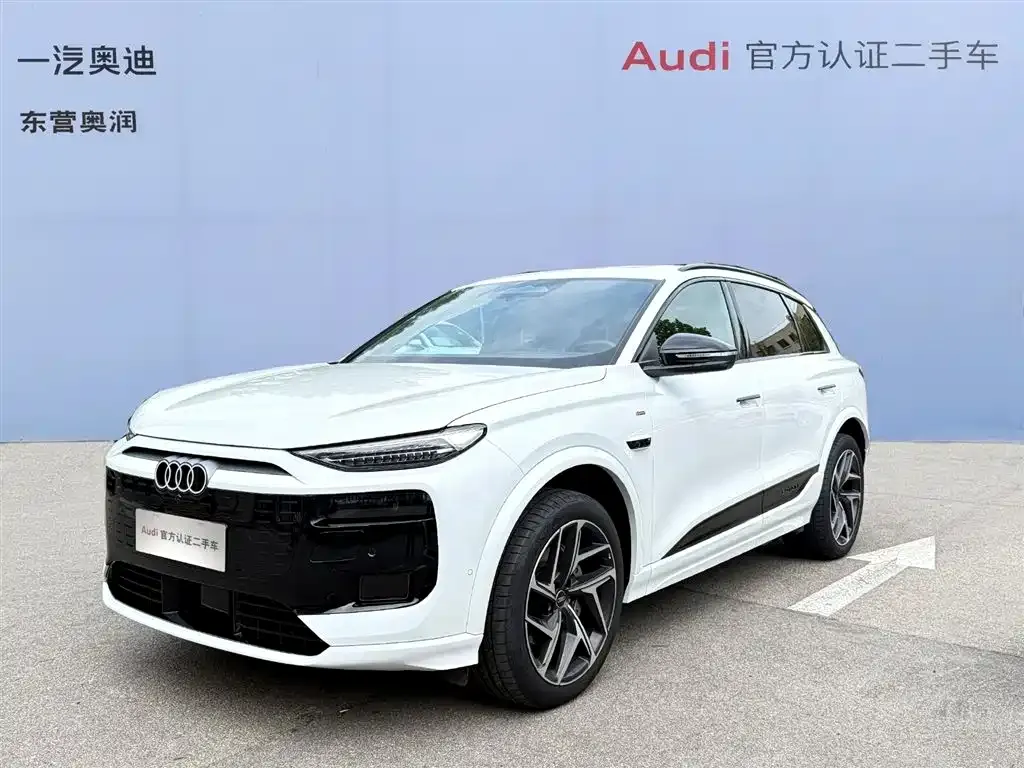 Audi Q6L e-tron — фото 1