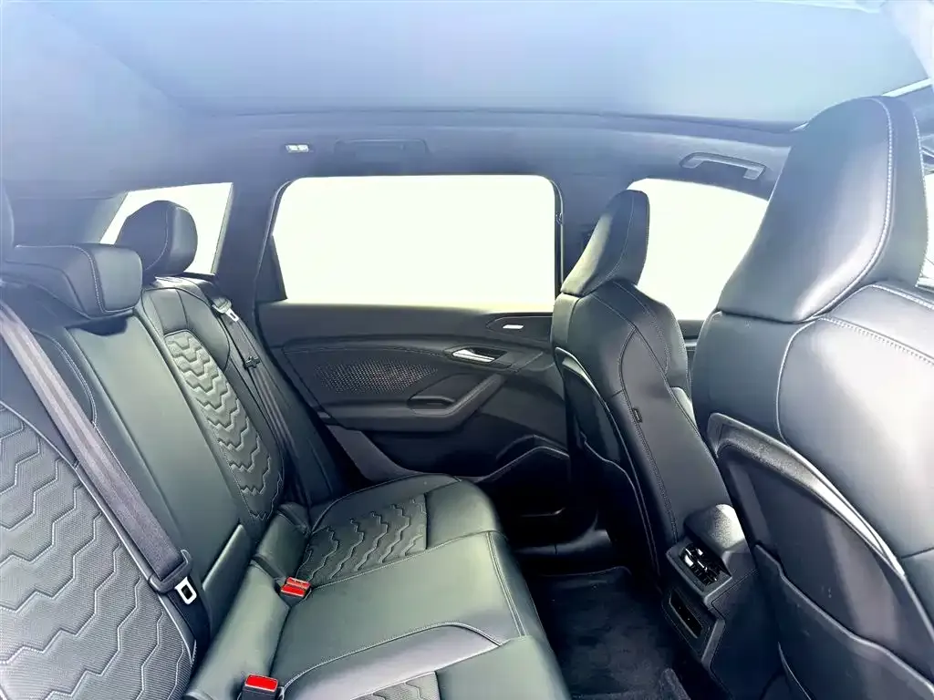 Audi Q6L e-tron — фото 4